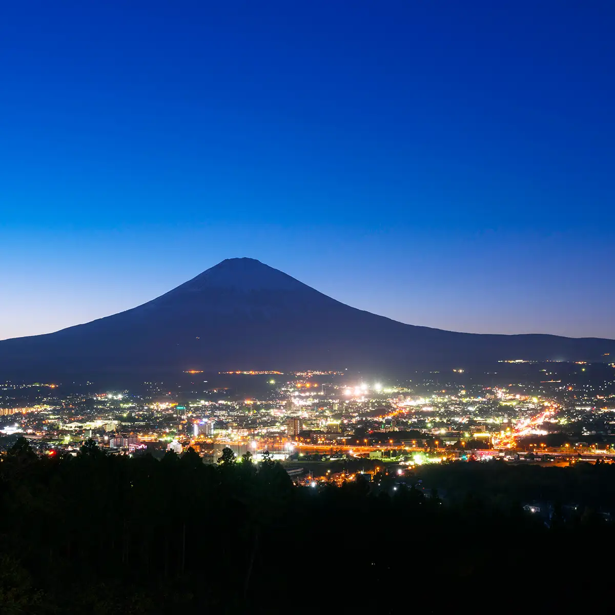 「富士山が見える別荘はどこで買う？4つのエリアから見る『富士山の違い』」の御殿場から見るの富士山の画像