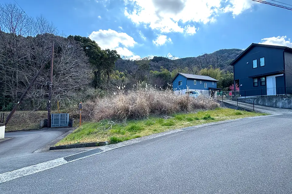 Yugawara 01の敷地正面（北側）からの写真